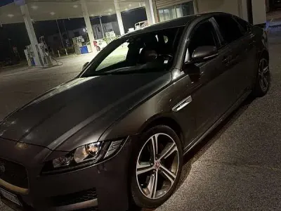 Usata Jaguar XF R-Sport 179 CV (131 kW) 2017 Grigio Berlina