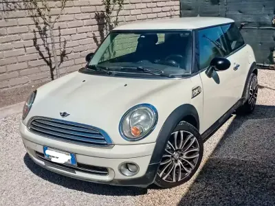 Begagnad Mini ONE 95 HK (69 kW) 2008 Vit Halvkombi