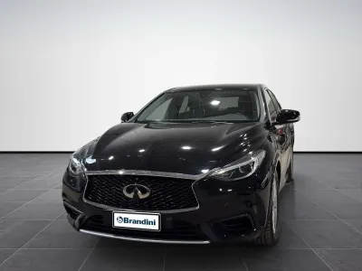 Usata Infiniti Q30 Premium 109 CV (80 kW) 2016 Nero SUV