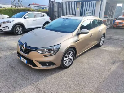 Usata Renault Mégane GrandTour Life 90 CV (66 kW) 2017 Oro Station wagon