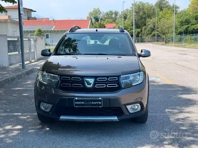 Usata Dacia Sandero Stepway 90 CV (66 kW) 2017 Marrone Berlina