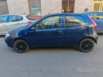 Usado Fiat Punto Active 60 CV (44 kW) 2009 Utilitario