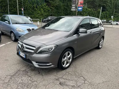 Usata Mercedes B180 109 CV (80 kW) 2012 Grigio Utilitaria