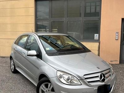 Mercedes B200