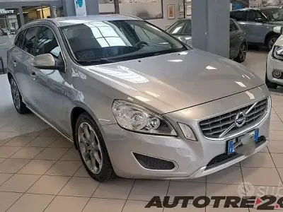 Usata Volvo V60 Ocean Race 163 CV (119 kW) 2012 Grigio Station wagon
