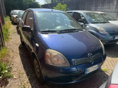 Usata Toyota Yaris 68 CV (50 kW) 1999 Nero Berlina