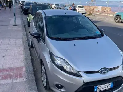 Usata Ford Fiesta Individual 95 CV (69 kW) 2009 Grigio Berlina