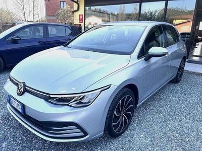 Usata VW Golf VIII Life 116 CV (85 kW) 2022 Argento Berlina