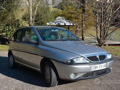 Usata Lancia Ypsilon 60 CV (44 kW) 1998 Grigio Utilitaria