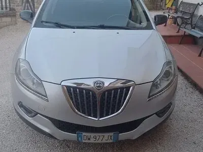 Usata Lancia Delta 120 CV (88 kW) 2009 Grigio Utilitaria