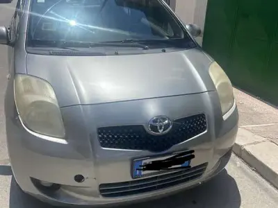 Usata Toyota Yaris Sol 69 CV (50 kW) 2006 Grigio Berlina