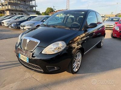 Begagnad Lancia Ypsilon 59 HK (43 kW) 2006 Svart Halvkombi