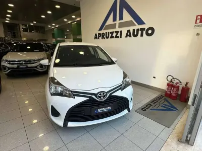 Usata Toyota Yaris Active 69 CV (50 kW) 2016 Bianco Berlina