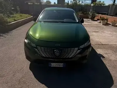 Usado Peugeot 308 Allure 131 CV (96 kW) 2022 Verde Berlina
