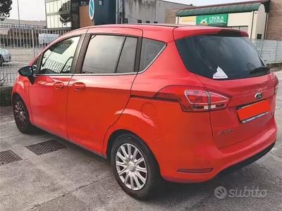 Begagnad Ford B-MAX 100 HK (73 kW) 2016 Röd Minibuss