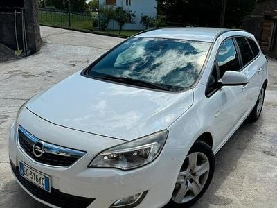 Usata Opel Astra 110 CV (80 kW) 2012 Bianco Berlina