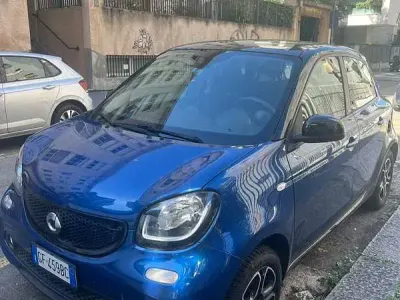 Usata Smart ForFour 90 CV (66 kW) 2019 Bluazzurro Utilitaria