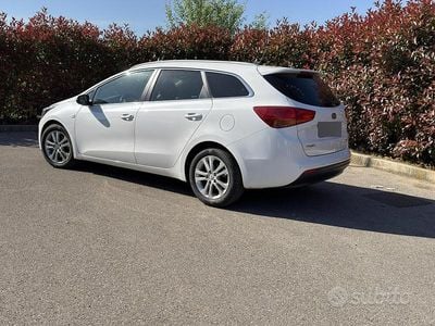 Begagnad Kia Ceed 2014 Vit Halvkombi