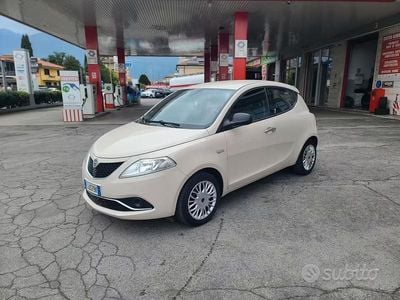 Usata Lancia Ypsilon Gold 69 CV (50 kW) 2017 Beige Utilitaria