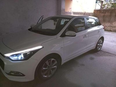 Usata Hyundai i20 Style 75 CV (55 kW) 2015 Bianco Utilitaria