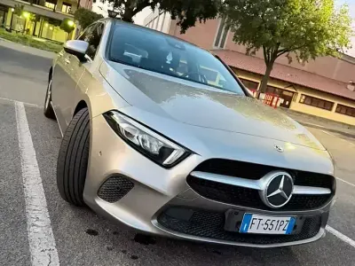 Usata Mercedes A180 116 CV (85 kW) 2019 Grigio Berlina