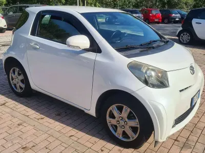 Usata Toyota iQ Sol 68 CV (50 kW) 2010 Bianco Utilitaria