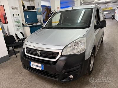 Usata Peugeot Partner Tepee 99 CV (72 kW) 2017 Grigio Monovolume