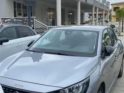 Usata Peugeot 208 75 CV (55 kW) 2022 Grigio Utilitaria