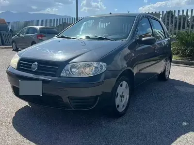 Usata Fiat Punto 80 CV (58 kW) 2004 Utilitaria