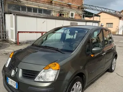 Usata Renault Modus Dynamique 75 CV (55 kW) 2005 Verde Monovolume