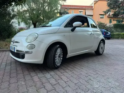 Usata Fiat 500 Lounge 69 CV (50 kW) 2011 Bianco Utilitaria