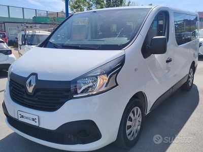 usata Renault Trafic 9 posti IVA ESPOSTA