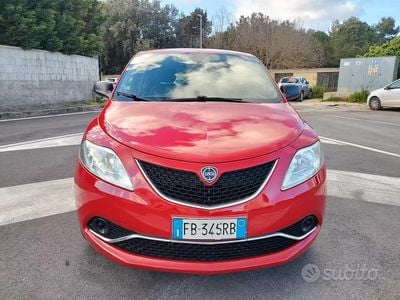 Usata Lancia Ypsilon 69 CV (50 kW) 2016 Rosso Utilitaria