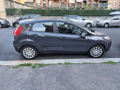 Usata Ford Fiesta 97 CV (71 kW) 2012 Blu Utilitaria