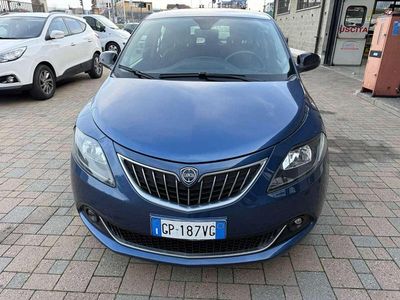 Usata Lancia Ypsilon Gold 69 CV (50 kW) 2023 Blu/azzurro Utilitaria