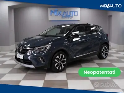 Usata Renault Captur Techno 94 CV (69 kW) 2023 Grigio SUV