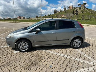 Usata Fiat Grande Punto 75 CV (55 kW) 2009 Grigio Utilitaria