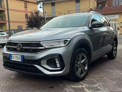 Usata VW T-Roc R-line 116 CV (85 kW) 2023 Argento SUV