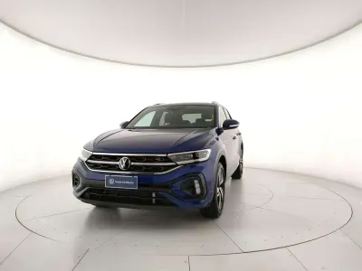 Usata VW T-Roc R-line 116 CV (85 kW) 2024 Lapiz blue metallizzato SUV