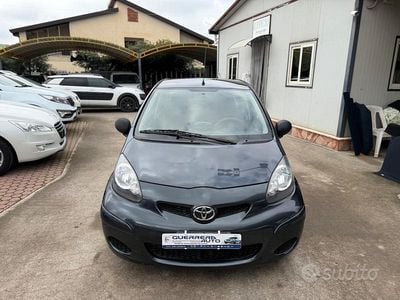 Usata Toyota Aygo 70 CV (51 kW) 2012 Grigio Utilitaria