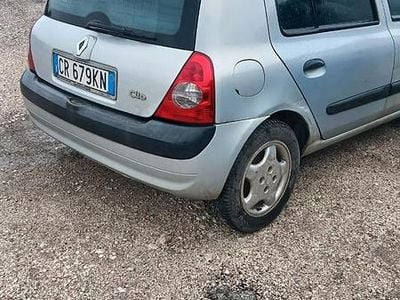 Usata Renault Clio II 65 CV (47 kW) 2005 Grigio Berlina