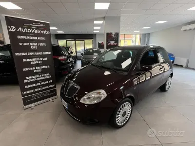 Usata Lancia Ypsilon 60 CV (44 kW) 2008 Viola Utilitaria