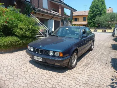 Usata BMW 520 129 CV (94 kW) 1990 Bluazzurro Berlina