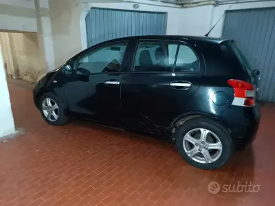 Usata Toyota Yaris Sol 100 CV (73 kW) 2010 Nero Utilitaria
