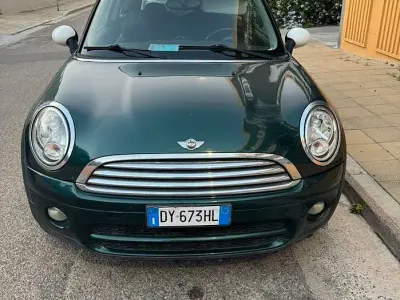 Usata Mini Cooper D 109 CV (80 kW) 2009 Verde Utilitaria