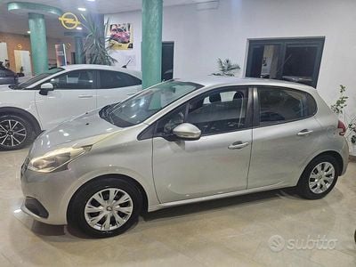 Usata Peugeot 208 Active 83 CV (61 kW) 2016 Grigio Utilitaria