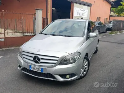 Usata Mercedes B180 Premium 109 CV (80 kW) 2014 Grigio Monovolume