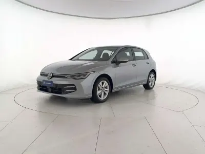Gebraucht VW Golf VIII Life 116 PS (85 kW) 2025 Silber Limousine