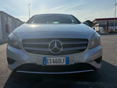 Usata Mercedes 180 109 CV (80 kW) 2013 Grigio Berlina