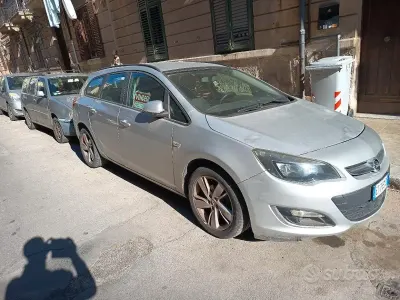 Usata Opel Astra 140 CV (102 kW) 2014 Grigio Station wagon